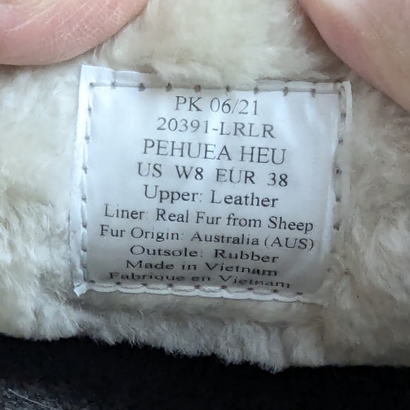 OluKai Pehuea Heu Size 8 Black Leather Sheep Fur Inner Lining - Picture 9 of 10